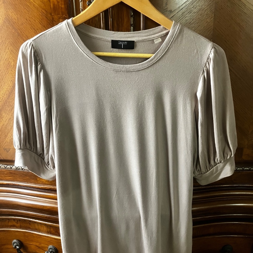 LIKE NEW - TAHARI WOMEN'S TOP IN CREAM COLOR - SIZE L